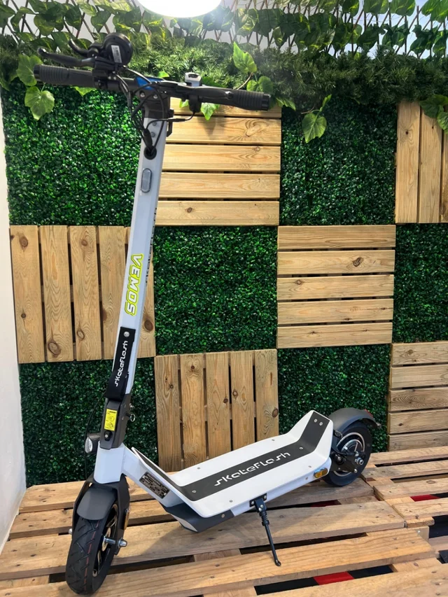 SkateFlash Model US Patinete eléctrico | 500W, batería LG 48V 16Ah, autonomía 50 km y frenos de disco - Imagen 2