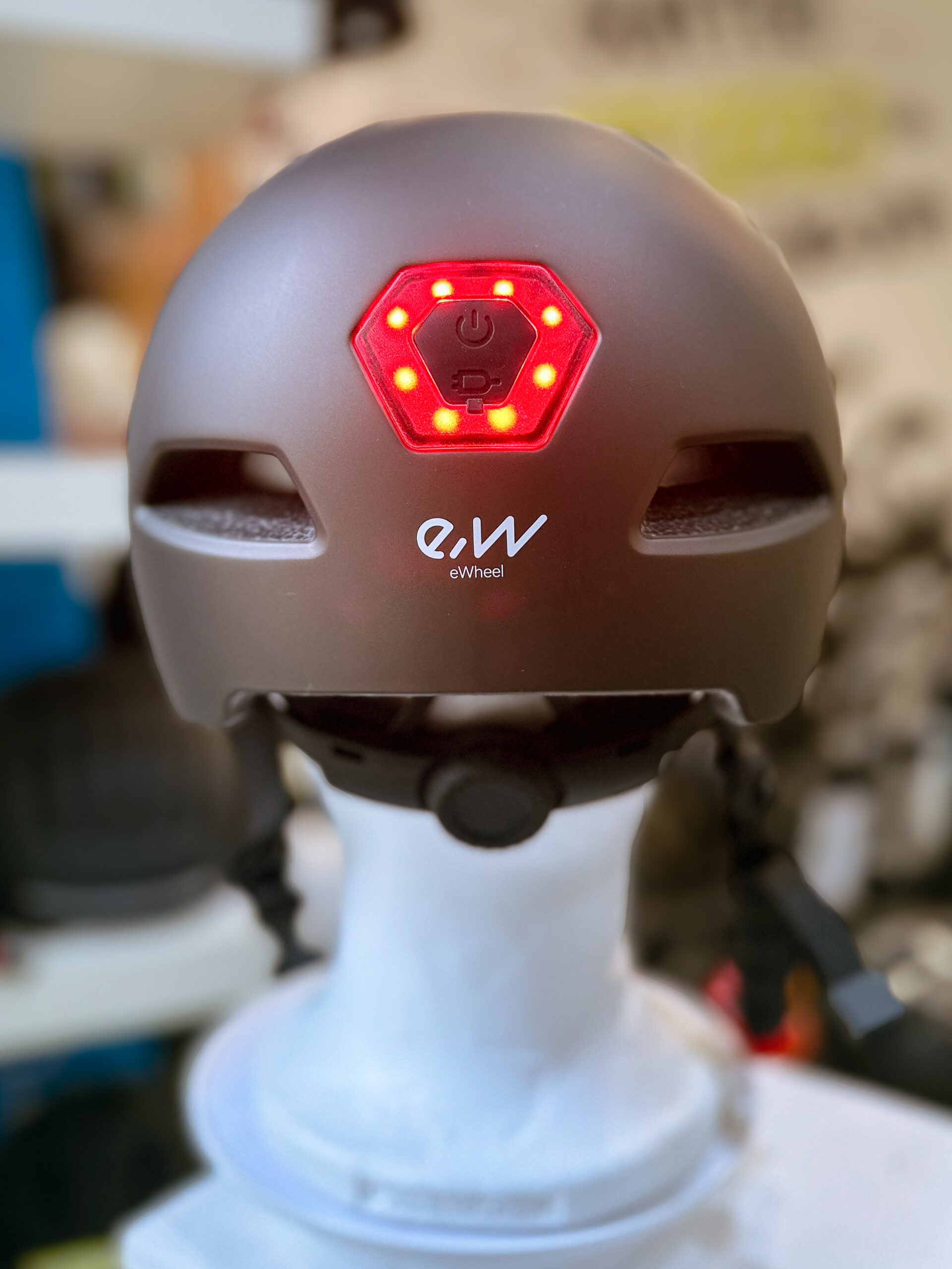 Casco inteligente eWheel | Casco urbano con luz LED trasera recargable USB