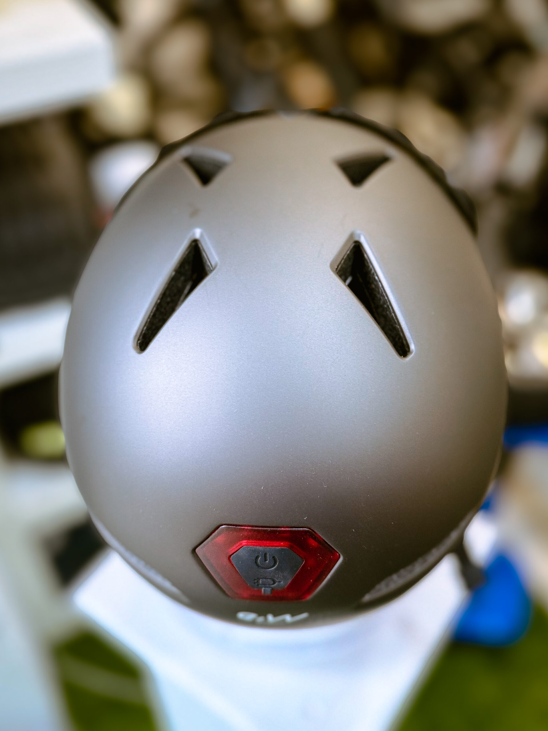 Casco inteligente eWheel | Casco urbano con luz LED trasera recargable USB - Imagen 3